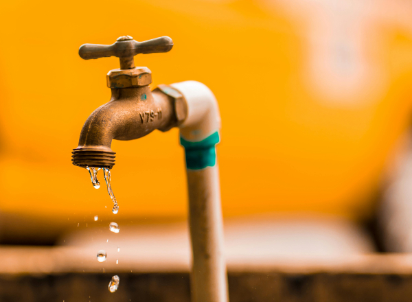 Top plumbing issues Lindsay homeowners face each season